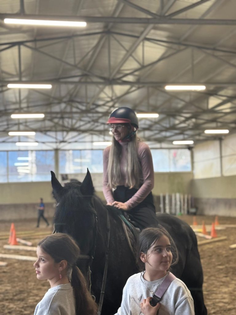 studenta cu dizabilitati calare pe calc